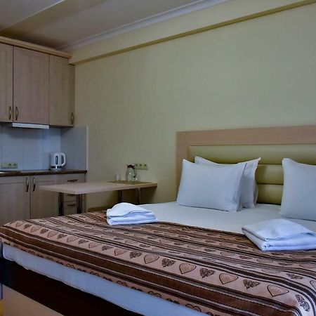 Aparthotel On Klinichna St. Kijev Kültér fotó