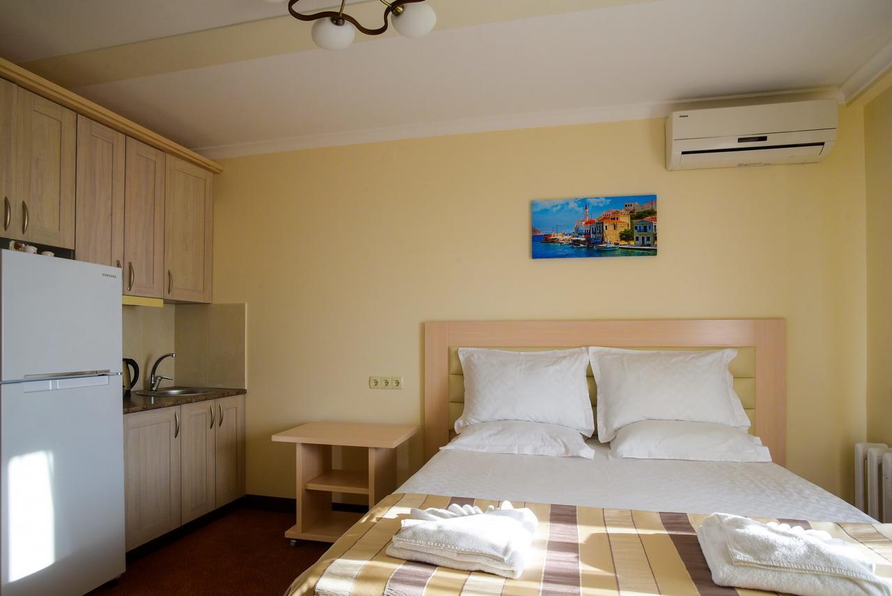 Aparthotel On Klinichna St. Kijev Kültér fotó