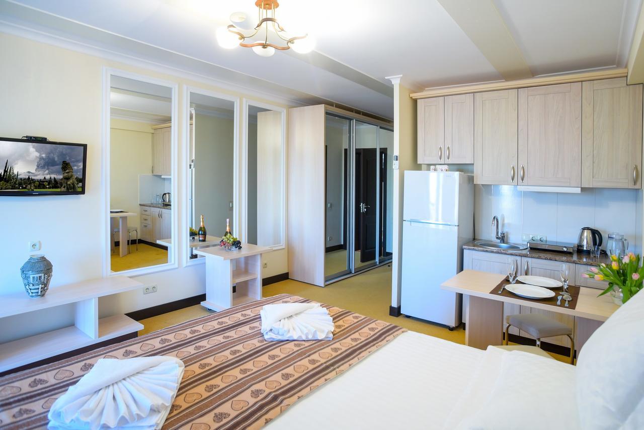 Aparthotel On Klinichna St. Kijev Kültér fotó