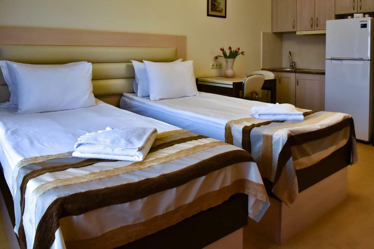Aparthotel On Klinichna St. Kijev Kültér fotó