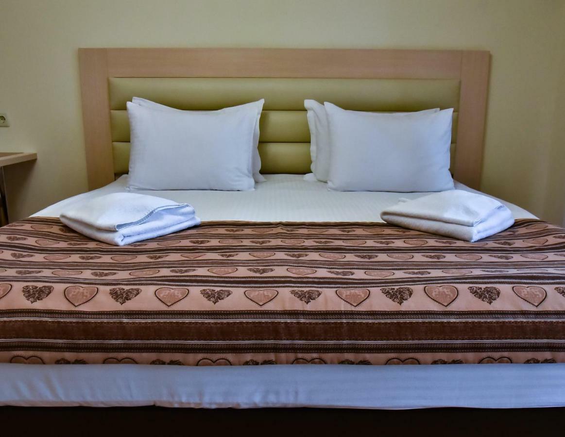 Aparthotel On Klinichna St. Kijev Kültér fotó