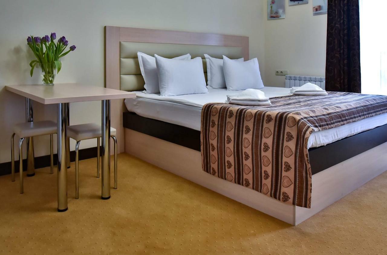 Aparthotel On Klinichna St. Kijev Kültér fotó